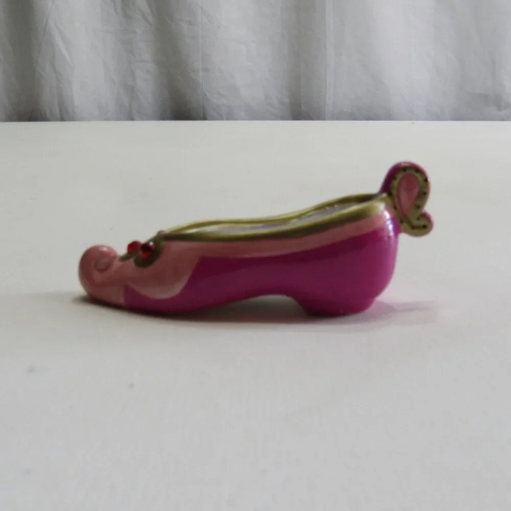 CPT Holdings Inc. 2000 I Dream of Jeannie Shoes Salt & Pepper Shakers Figurines